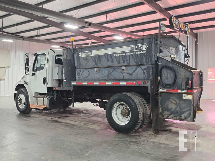 2015-freightliner-business-class-m2-106-image-4