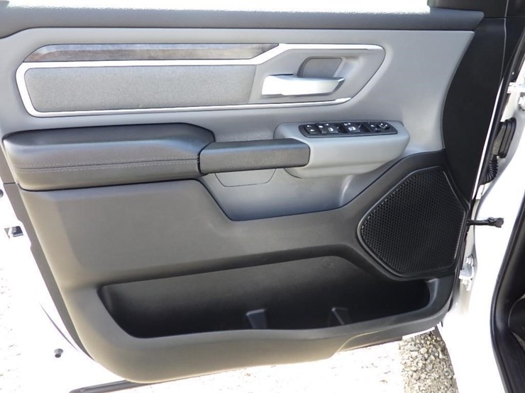 2019-dodge-1500-image-26