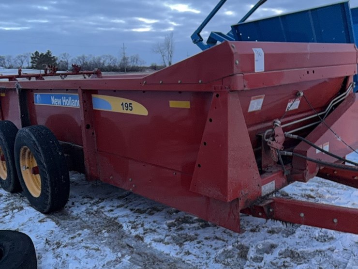 new-holland-195-image-56