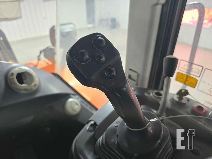 2017-doosan-dl300-5-image-23