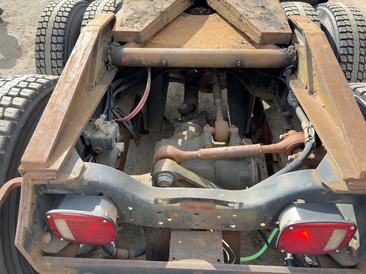 1990-mack-rd688s-image-18