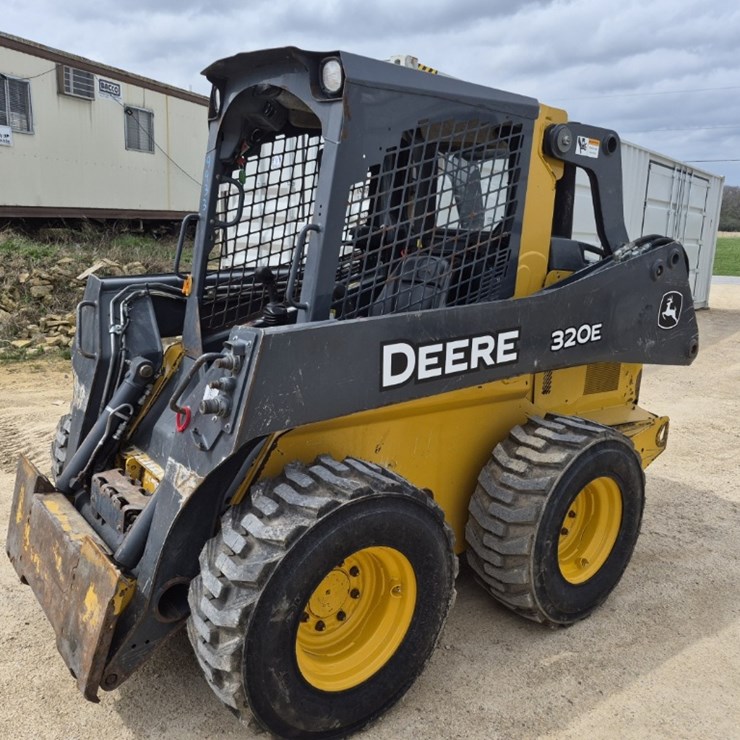 DEERE 320E
