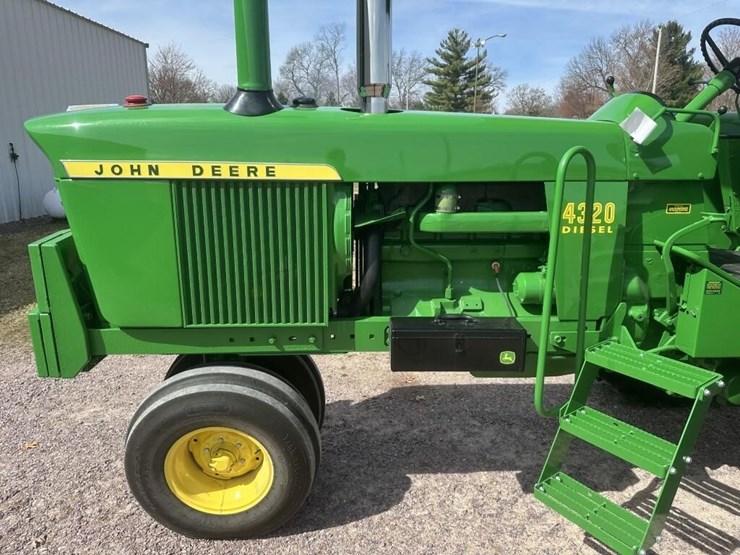 john-deere-4320-image-12