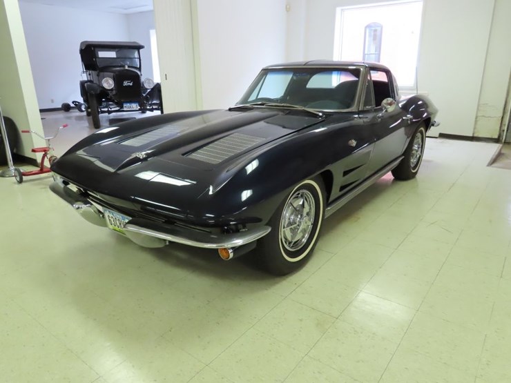 1963-chevrolet-corvette-stingray-split-window-coupe-image-38
