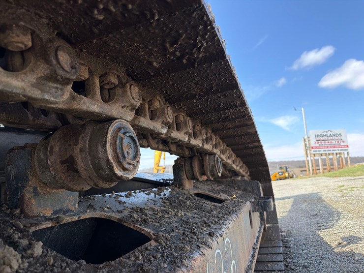 2020-hitachi-zx200-image-16