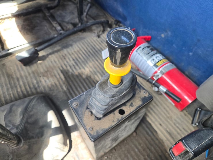 2007-massey-ferguson-8-image-76