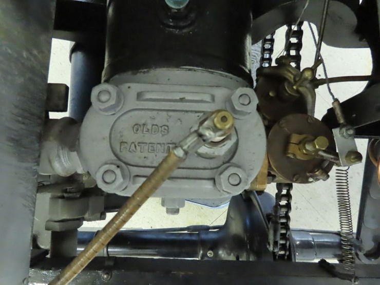 1902-curved-dash-oldsmobile-runabout-image-20