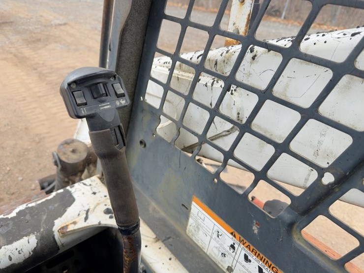 2007-bobcat-s300-image-17