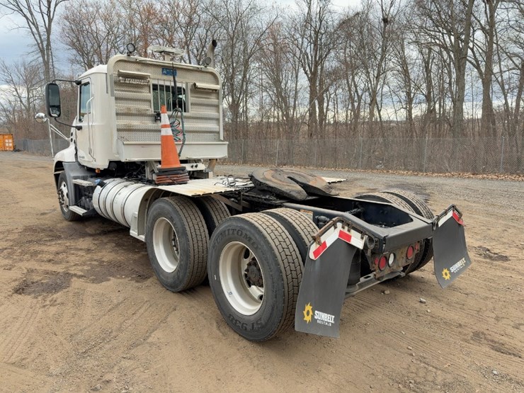 2018-mack-pinnacle-cxu613-image-3