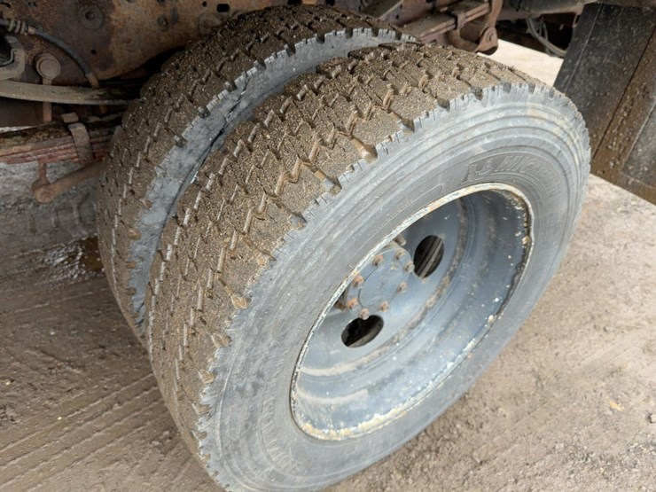 2006-ford-f550-xl-image-10