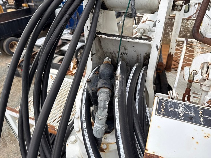 2010-massey-ferguson-8-image-62