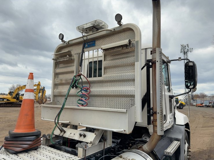 2018-mack-pinnacle-cxu613-image-13