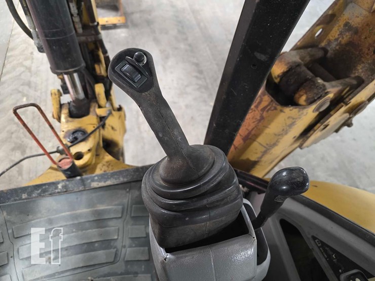 2012-caterpillar-420e-image-29