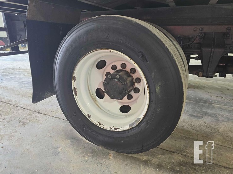 2012-freightliner-business-class-m2-106-image-25