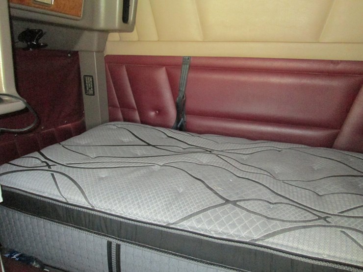 2008-peterbilt-389-image-32