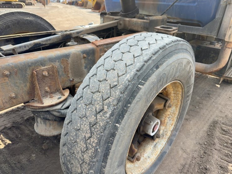 1998-mack-rd690s-image-22