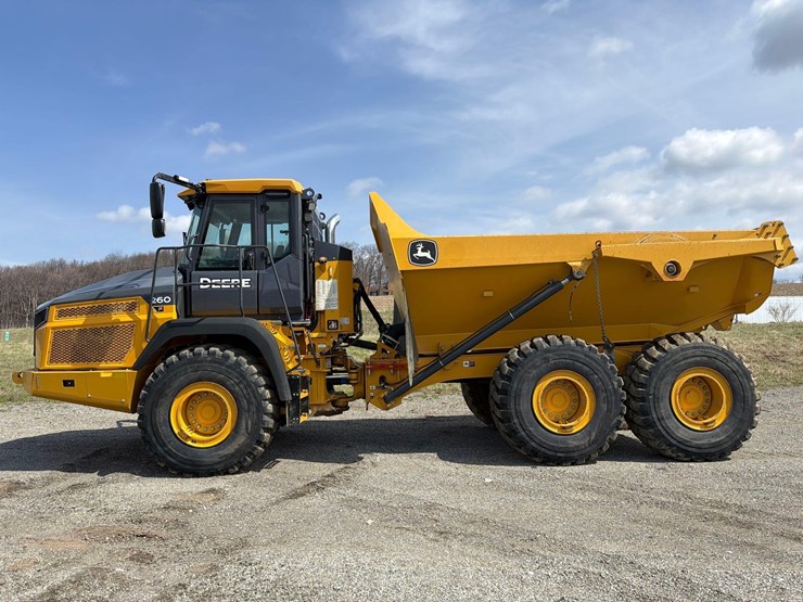 2024-deere-260p-image-2