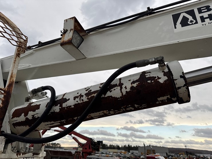 2010-massey-ferguson-8-image-65