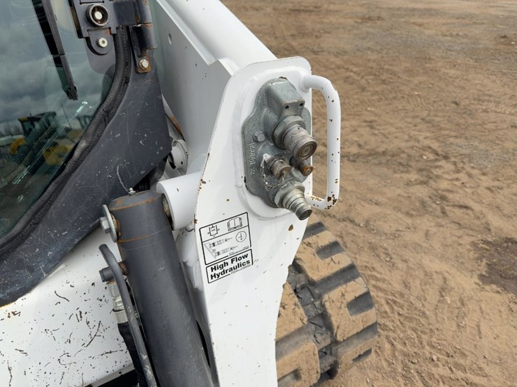 2020-bobcat-t740-image-11