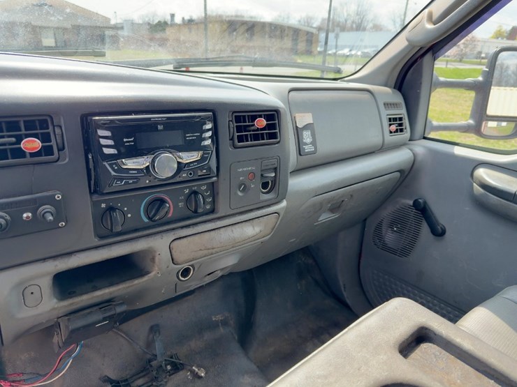 2003-ford-f450-xl-image-28