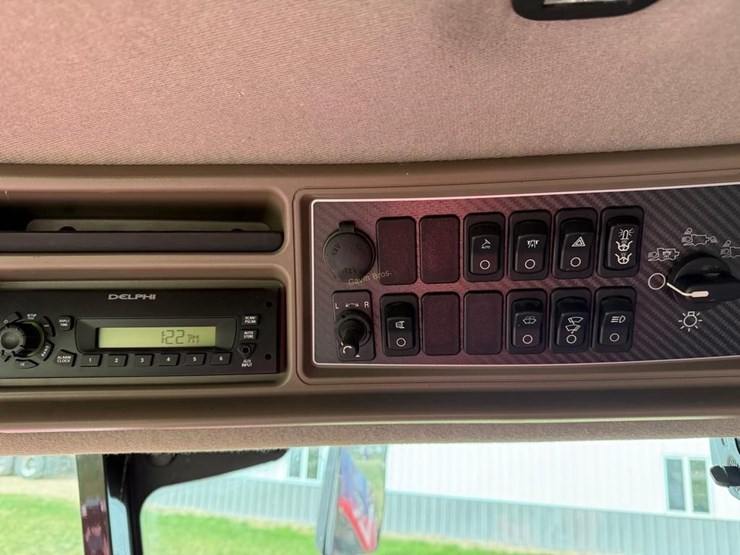 2014-case-ih-8230-image-52