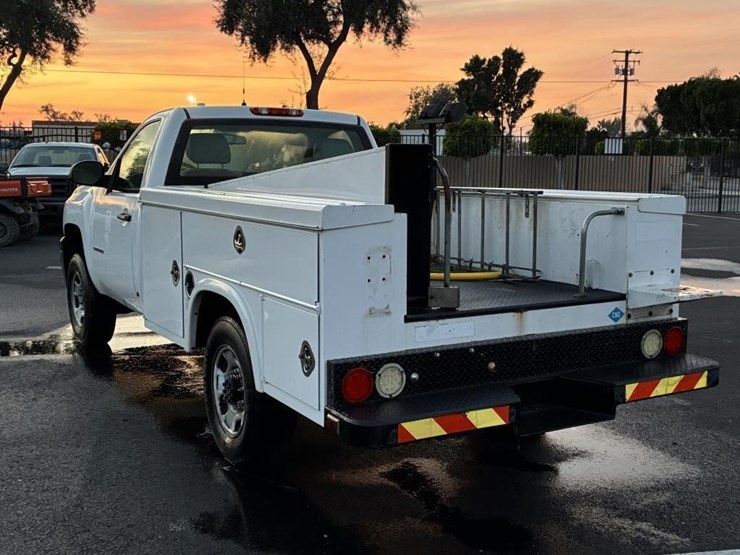 2011-chevrolet-2500-image-4