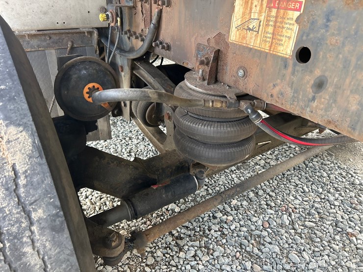 2010-massey-ferguson-8-image-34