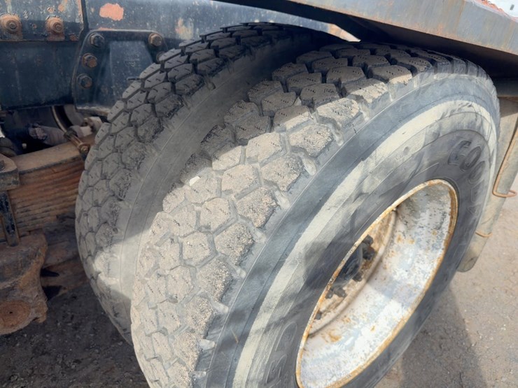 1987-ford-l9000-image-18