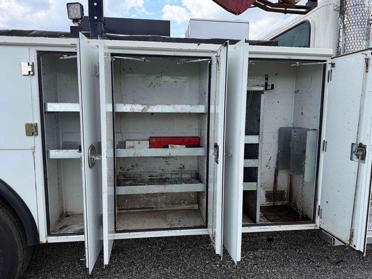 2019-peterbilt-337-image-24