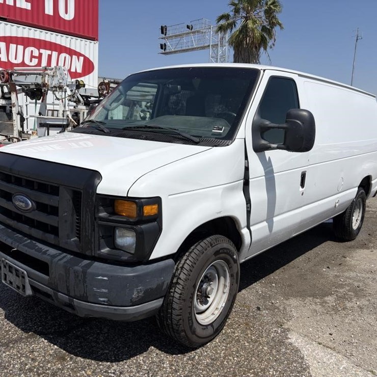 2011 FORD E350