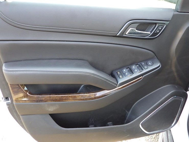 2017-chevrolet-tahoe-image-29