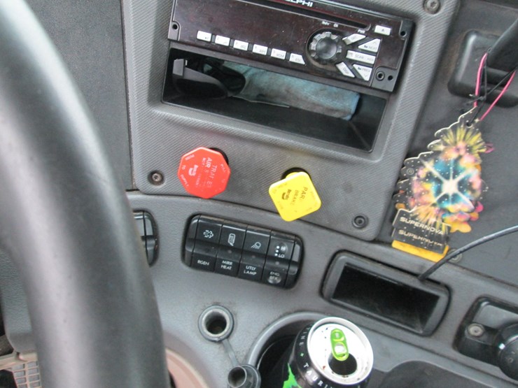 #46165-•-inop-2012-freightliner-t/a-daycab-truck-tractor-1fujgebg8clbv8611-image-44