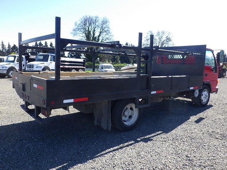 2004-isuzu-nqr-image-5