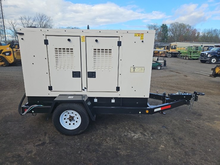 2017-caterpillar-xq35-image-4