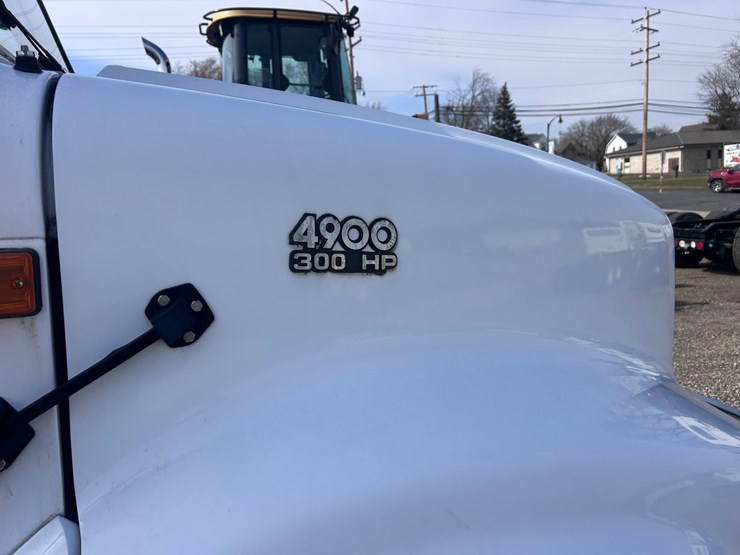 #1008-•-international-cab-and-chassis-image-33