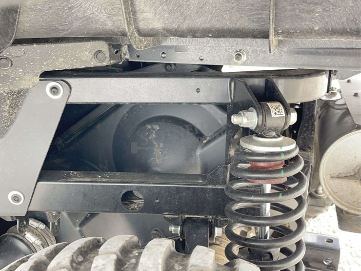 2022-john-deere-gator-image-23