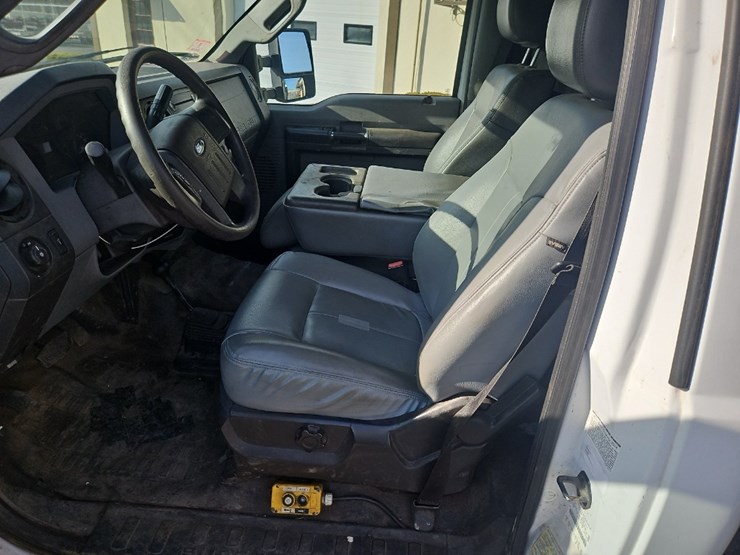 2014-ford-f550-xl-image-22