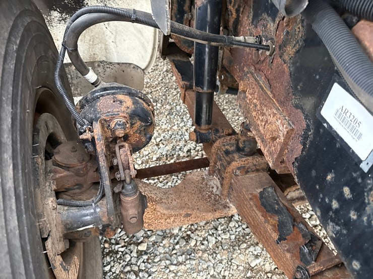 2010-massey-ferguson-8-image-19