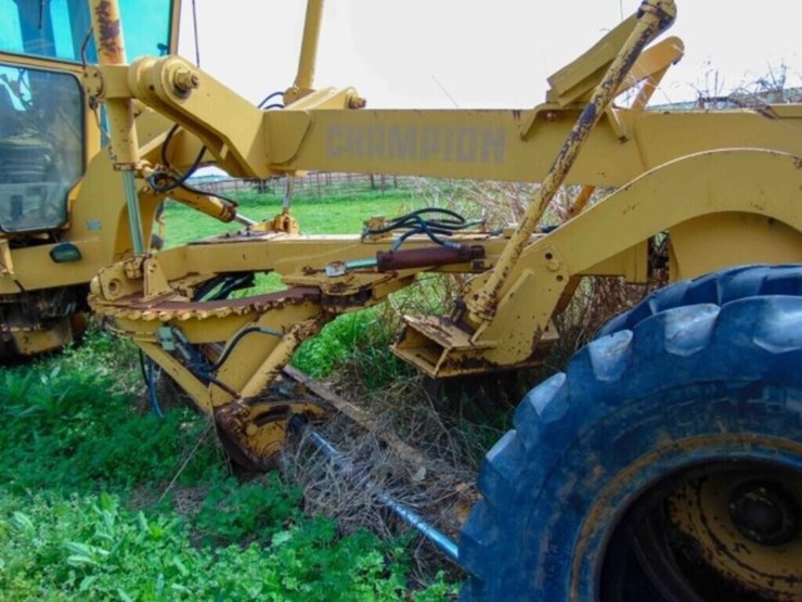 champion-road-grader-image-2