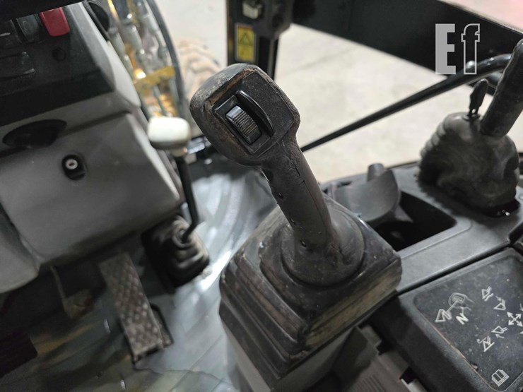 2011-caterpillar-430e-it-image-23