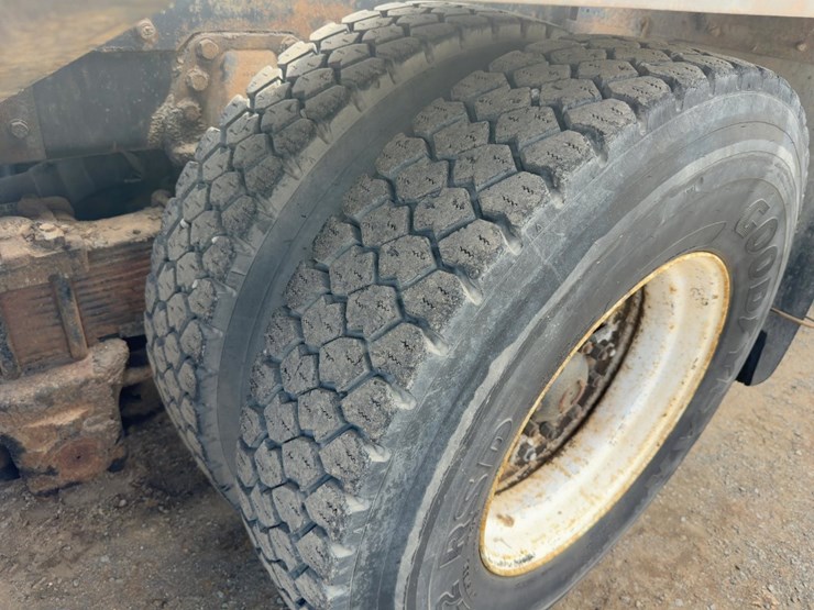 1987-ford-l9000-image-15