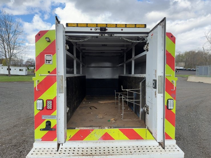 2019-utility-van-image-21