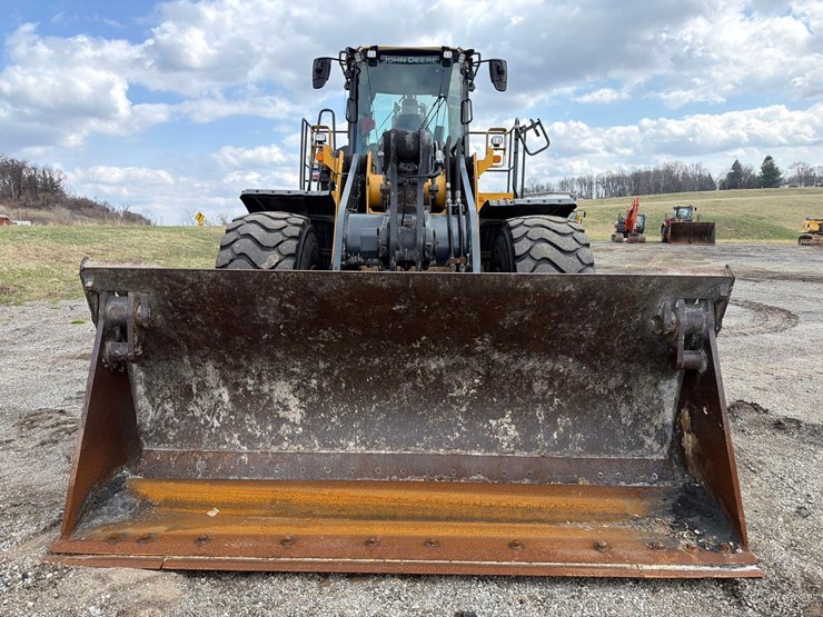 2020-deere-744l-image-8