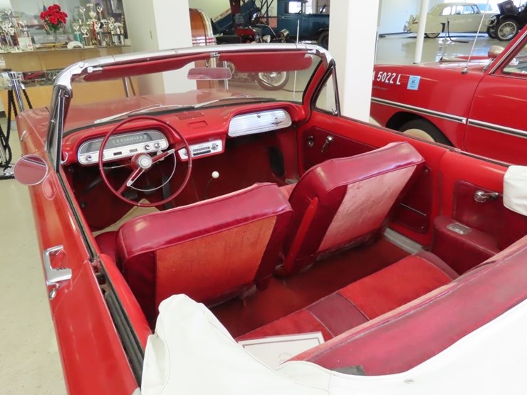 1963-chevrolet-corvair-monza-convertible-image-17