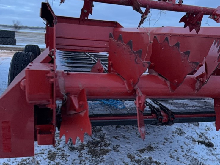 new-holland-195-image-32