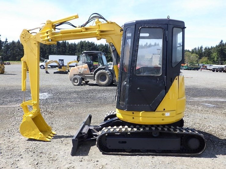 komatsu-pc28uu-2-image-7