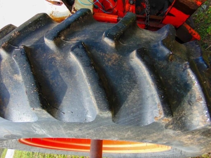 case-2090-tractor-image-12