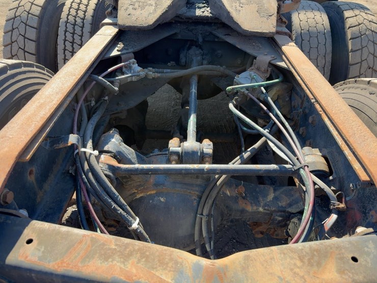 1999-freightliner-fl112-image-16