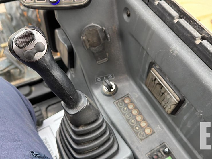 2017-hyundai-robex-60cr-9a-image-12