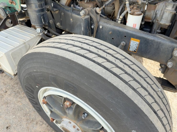 1990-mack-rd688s-image-12